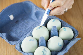 decorating egg for Basket illusion cake