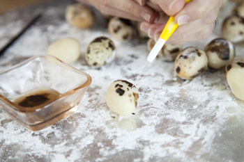 decorating quail egg for Basket illusion cake