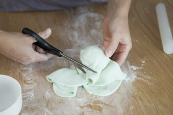 using icing for cake decorating