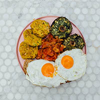 Madeleine Shaw's full english - Clarence Court Recipes