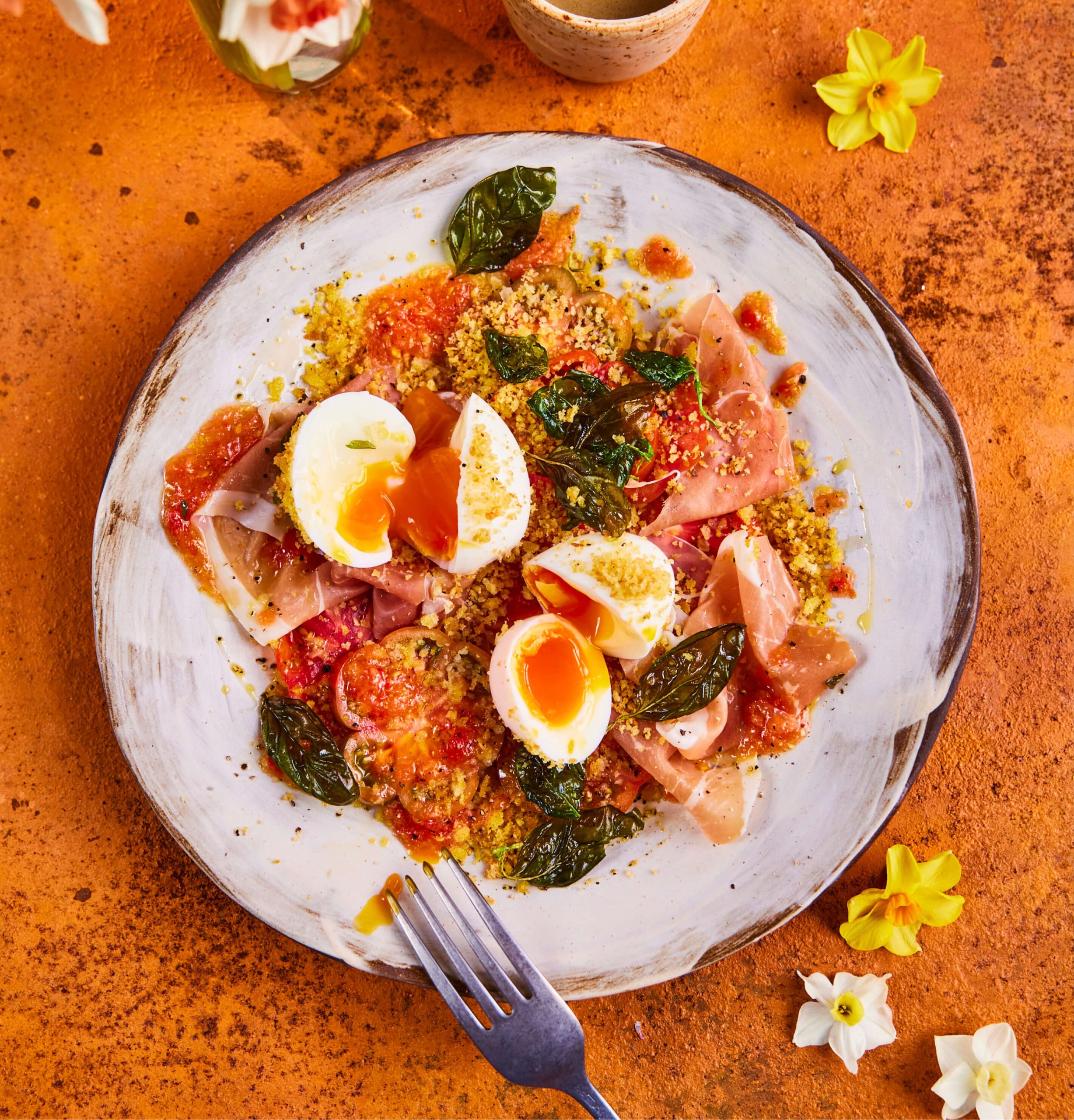SOFT BOILED EGGS WITH TOMATOES AND PROSCIUTTO