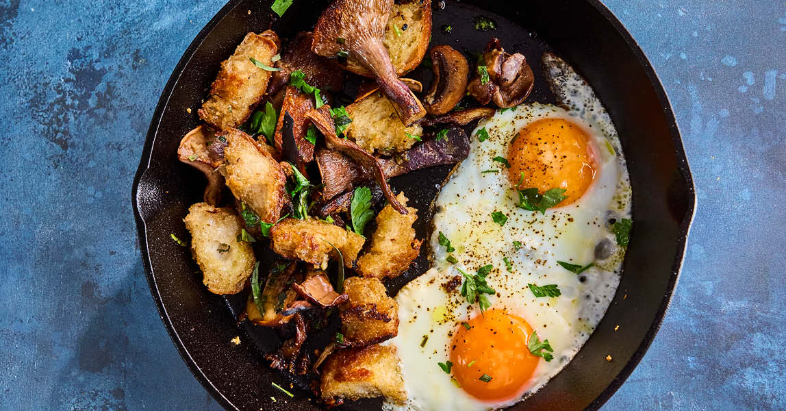 One pan mushrooms on toast